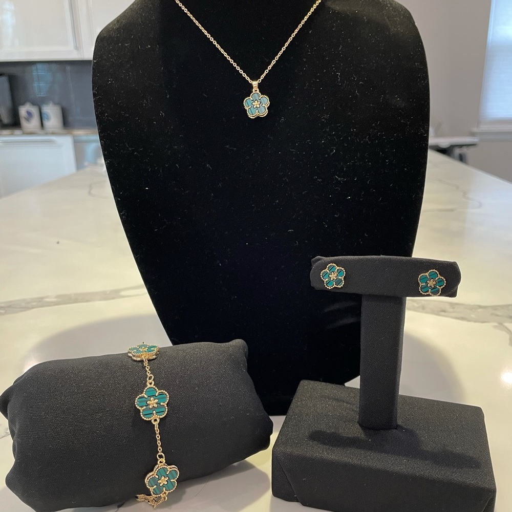 Green necklace set (Last One!)